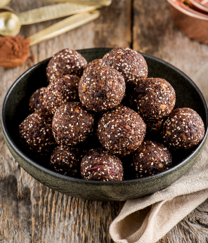 Bouchées d’énergie cacao, chia et dattes
