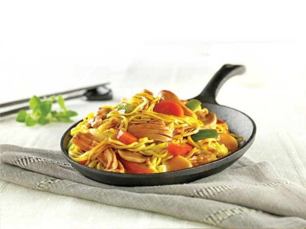 Poulet tériyaki avec nouilles asiatiques